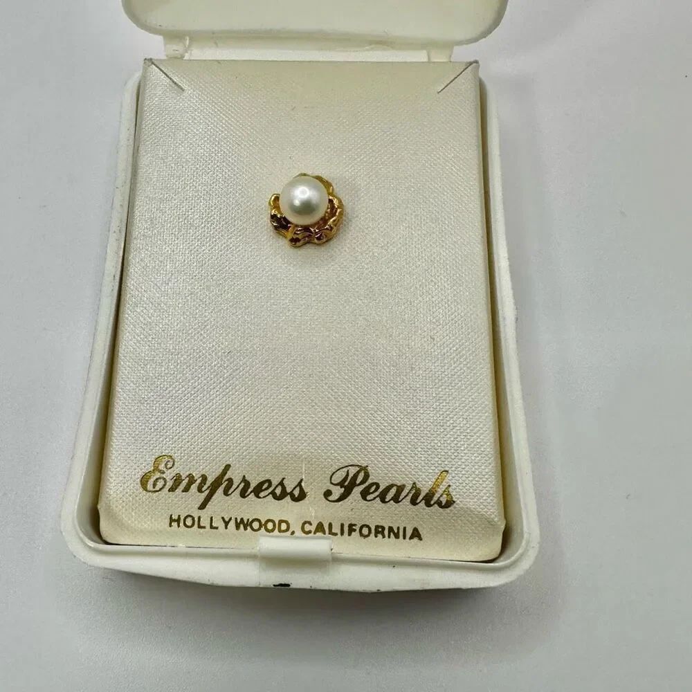 Express Pearls gold tone and faux pearl vintage pin